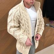 Grobstrick-Strickjacke für Herren mit Zopfmuster
