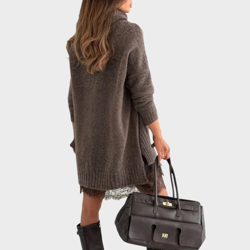 Oversize-Strickkleid mit Rollkragen und Spitzensaum