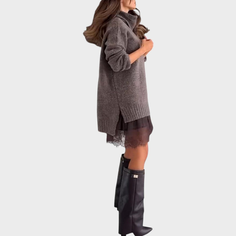 Oversize-Strickkleid mit Rollkragen und Spitzensaum