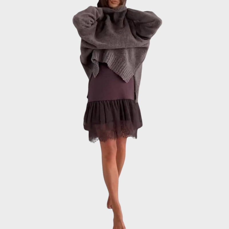 Oversize-Strickkleid mit Rollkragen und Spitzensaum