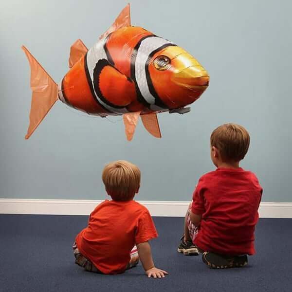 Fliegendes Fischspielzeug in Hai- und Clownfischform für Kinder
