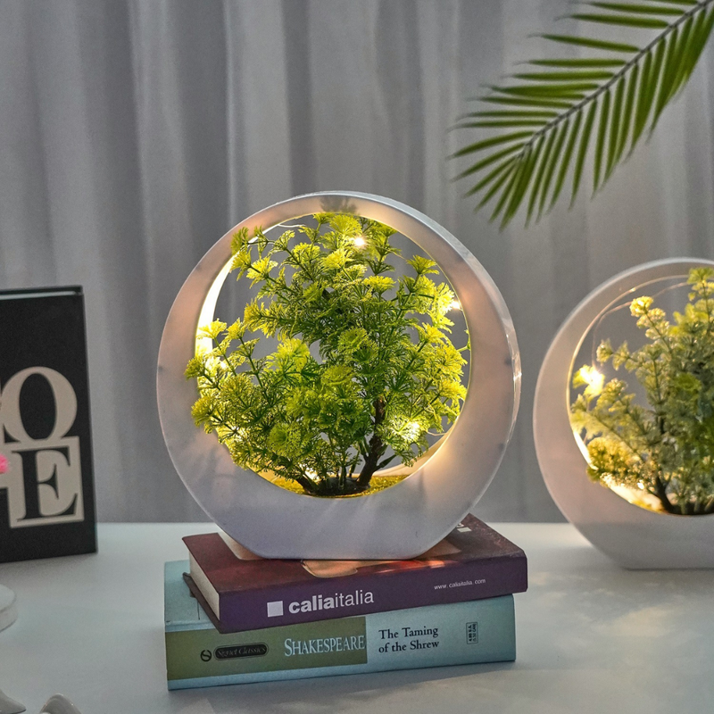Dekorative LED-Leuchte mit Kunstpflanze