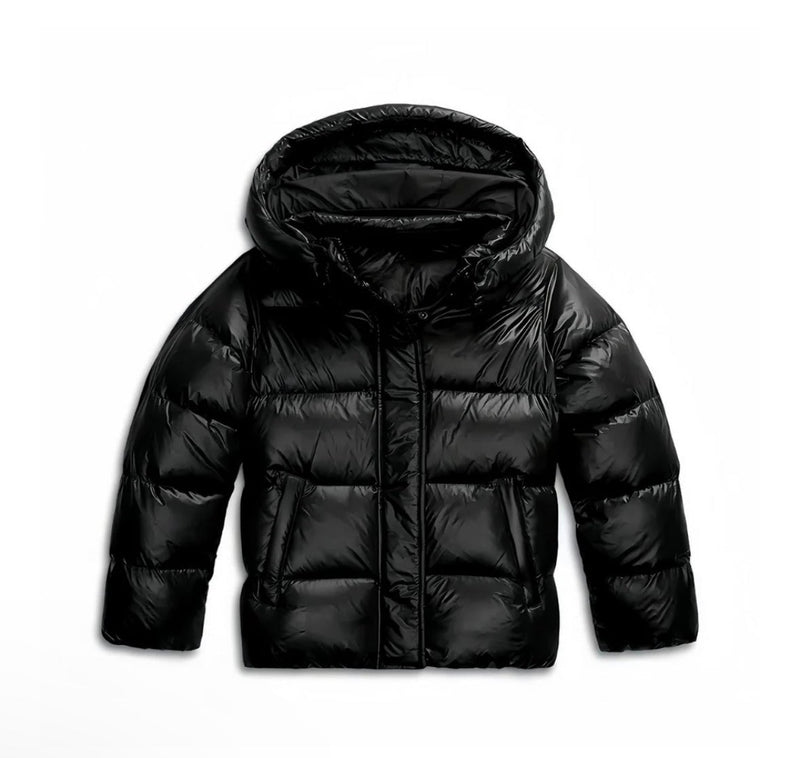 Warme Steppjacke mit Kapuze und leichtem Glanz