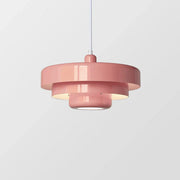 Mehrstufige LED-Hängeleuchte mit geometrischem Leuchtenschirm und Deckenaufhängung