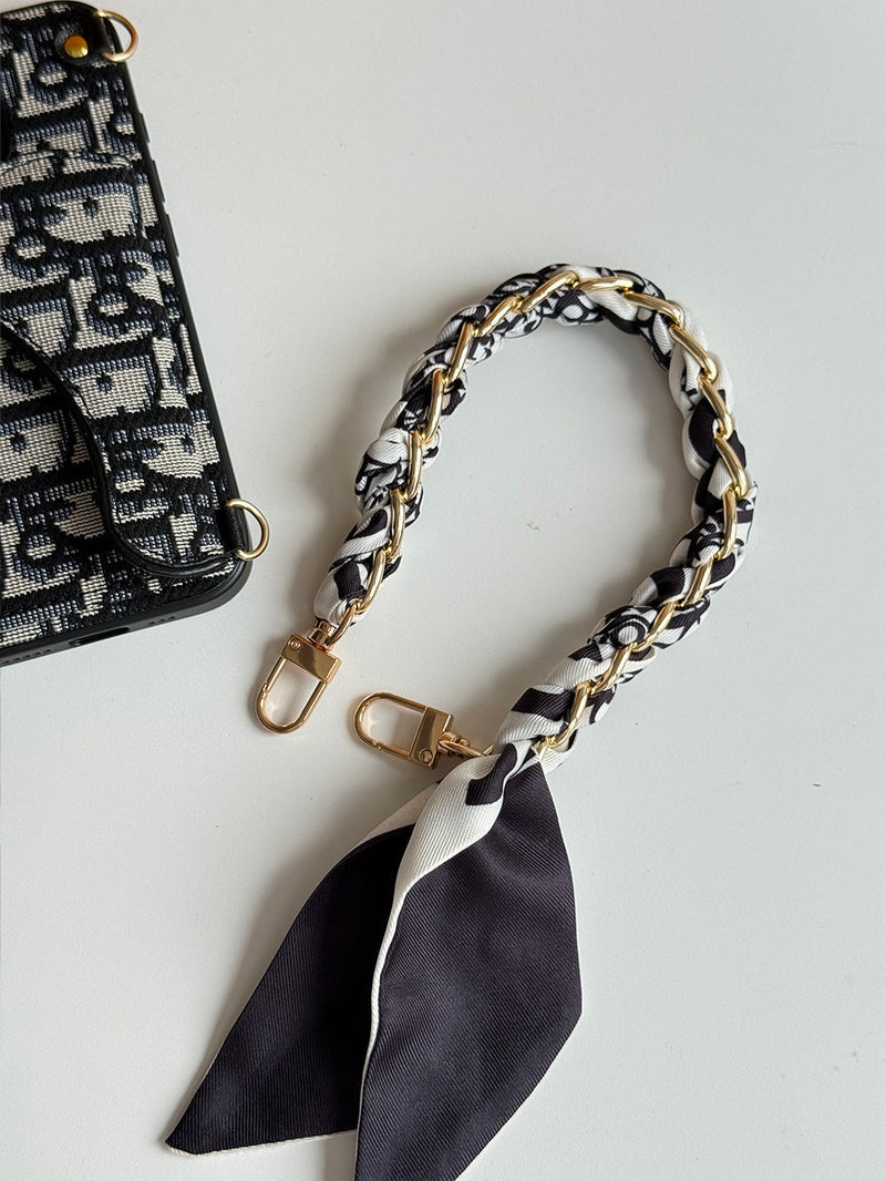 Schwarze Handyhülle mit Kartenfach, geometrischem Muster und goldfarbenem Ring
