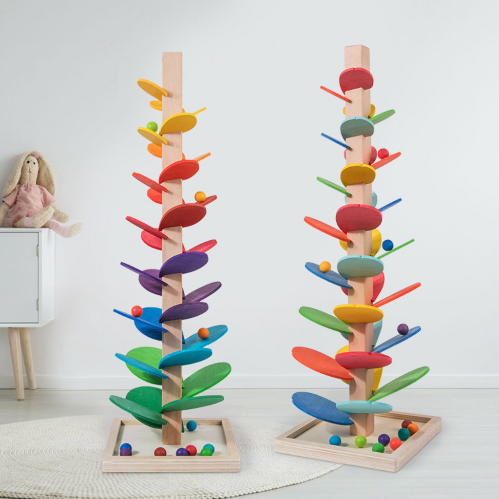 Regenbogen-Murmelturm aus Holz