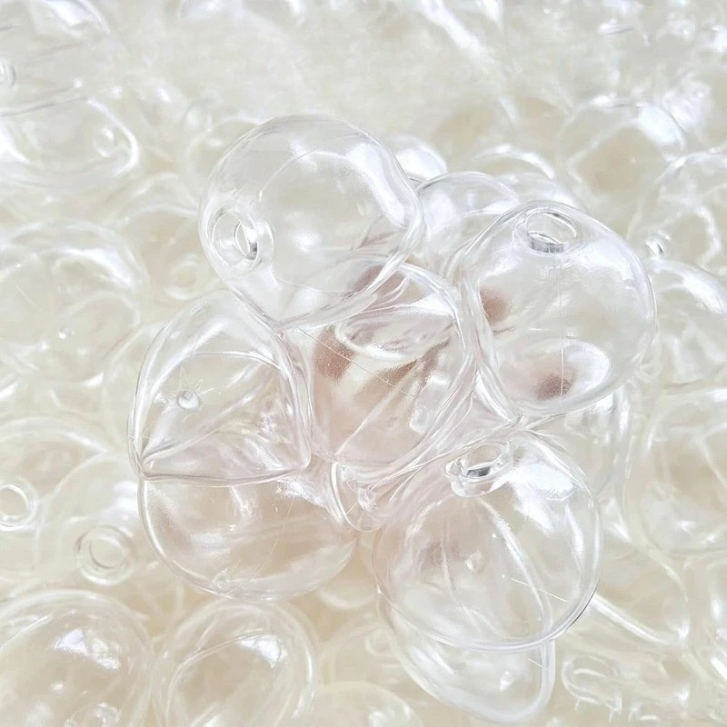 Bastelset mit transparenten Kugelformen und bunten Dekoteilen für Squishies
