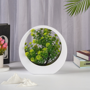 Dekorative LED-Leuchte mit Kunstpflanze