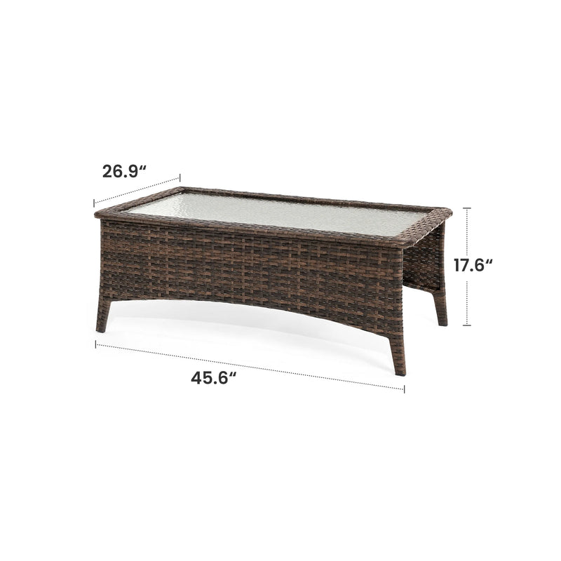 Brauner Rattan-Couchtisch mit transparenter Glasplatte im Außenbereich