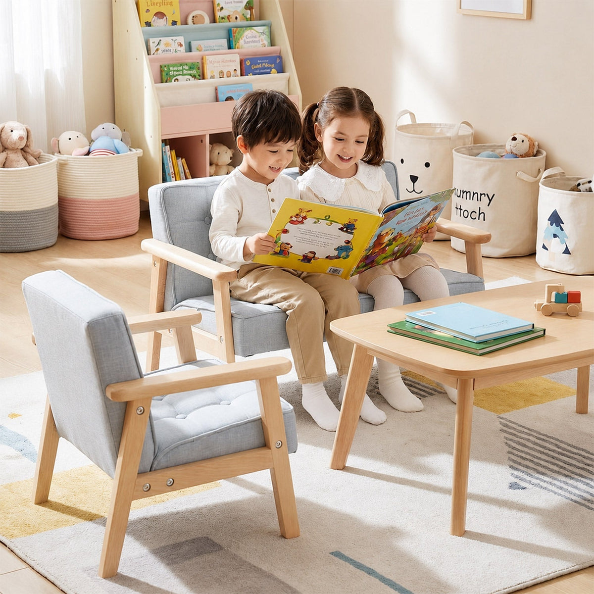 Gepolstertes Kindersofa mit Armlehnen aus Buchenholz