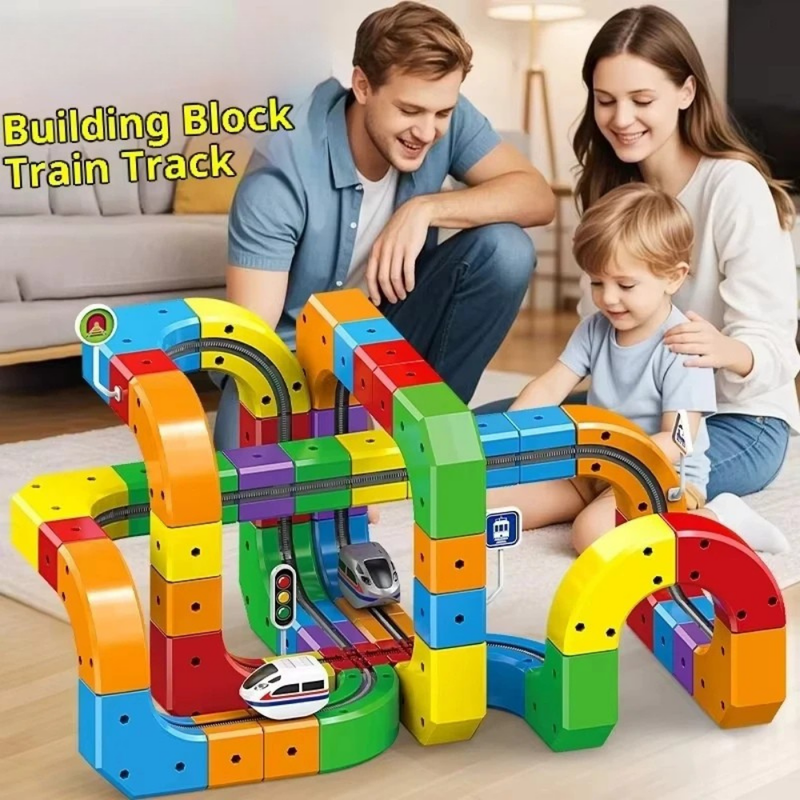 Magnetisches Kugelbahn-Bauset mit bunten Fahrbahnteilen, Zug und Verkehrsschildern