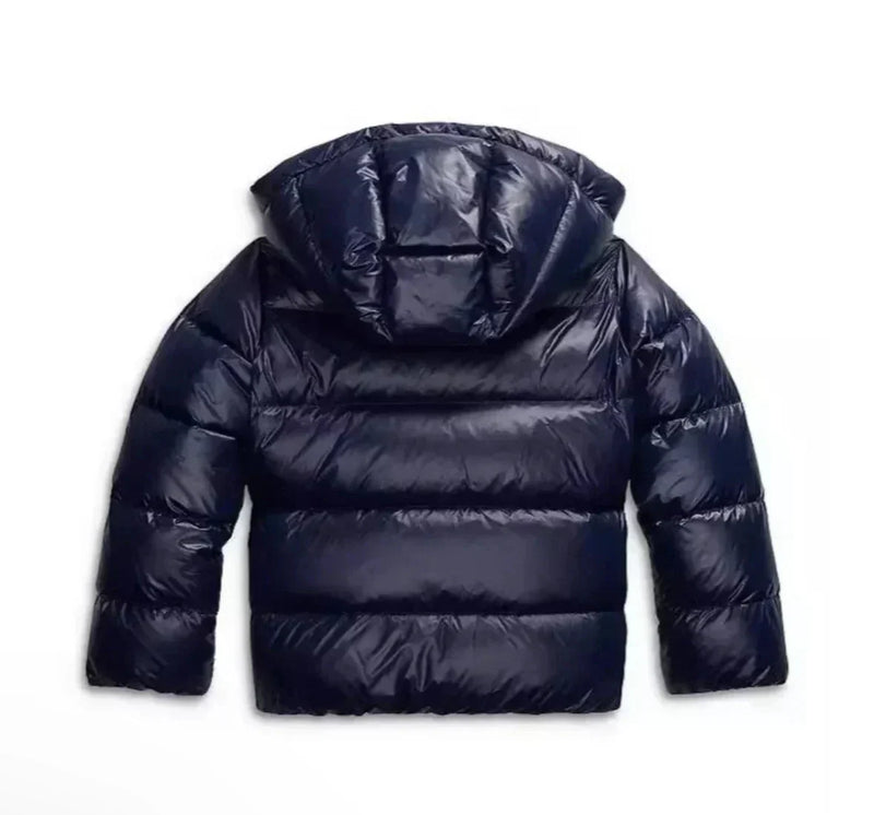 Warme Steppjacke mit Kapuze und leichtem Glanz