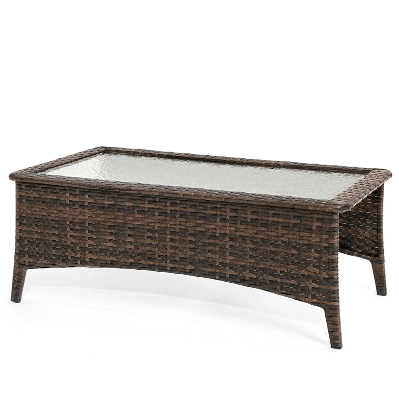 Brauner Rattan-Couchtisch mit transparenter Glasplatte im Außenbereich