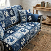 Blauer gesteppter Sofabezug mit Patchwork- und Pfotenmotiven
