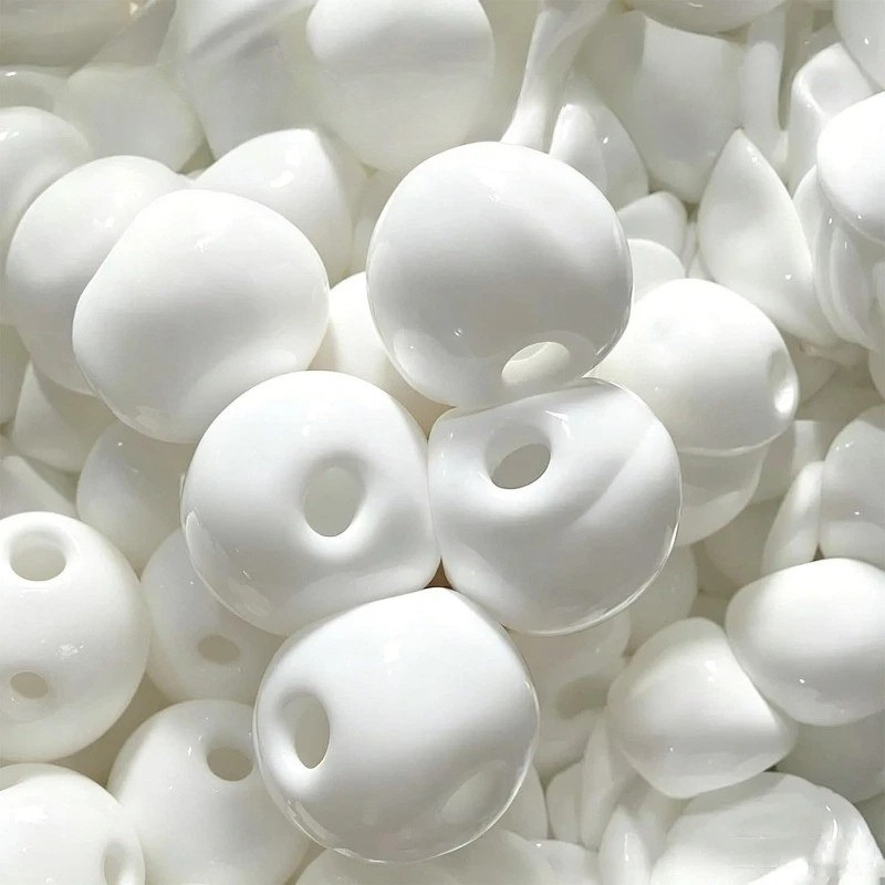 Bastelset mit transparenten Kugelformen und bunten Dekoteilen für Squishies