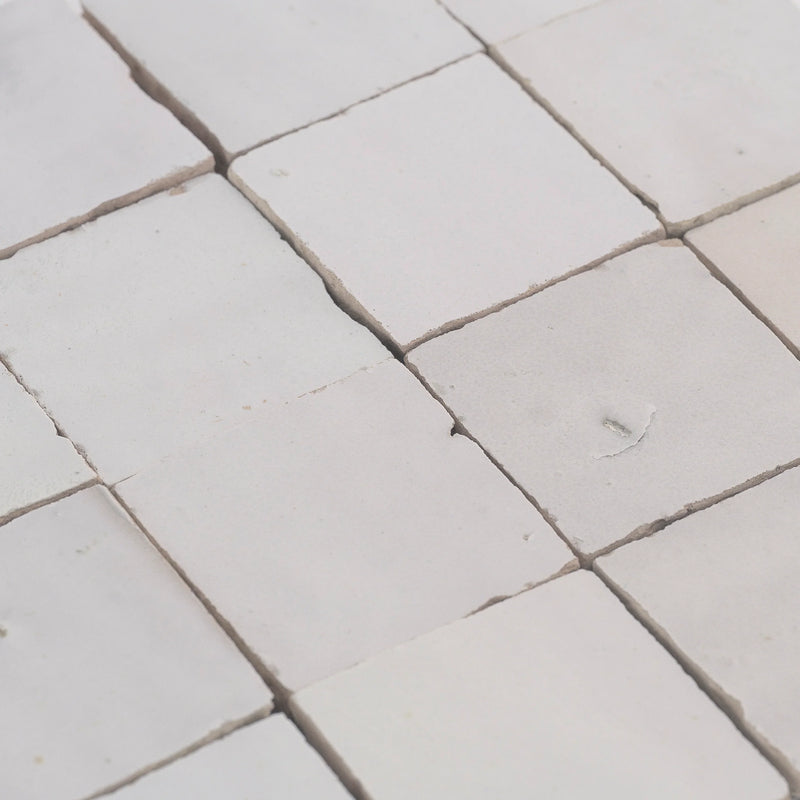 Weiße quadratische Zellige-Mosaikfliese mit strukturierter Oberfläche