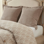 9-teiliges Bettwäsche-Set in Taupe mit geometrischem Jacquardmuster und dekorativen Knöpfen