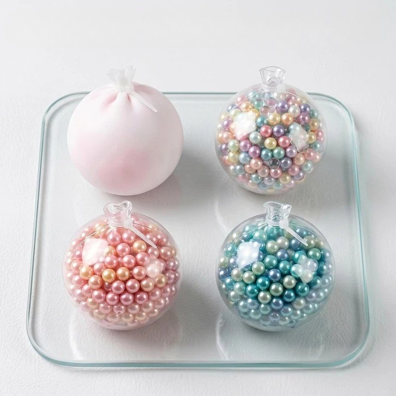 Bastelset mit transparenten Kugelformen und bunten Dekoteilen für Squishies