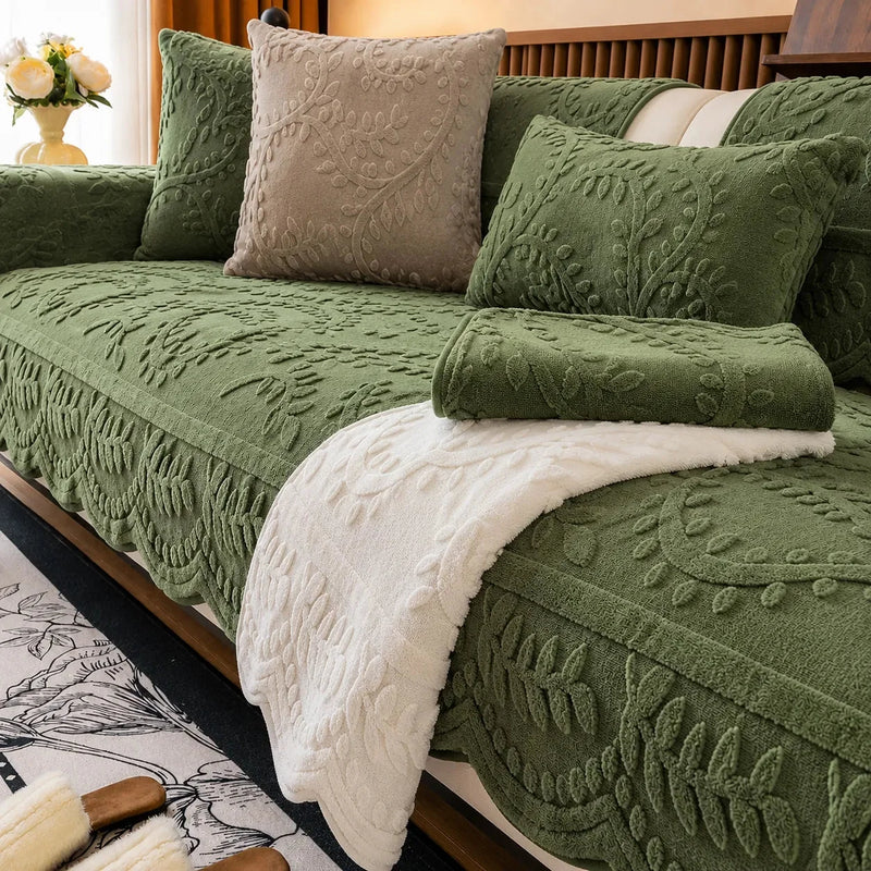 Strukturierter Sofabezug mit botanischem Blattrelief und Volantabschluss