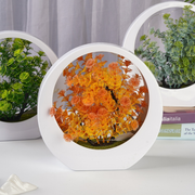 Dekorative LED-Leuchte mit Kunstpflanze