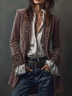 Lange Samtjacke mit Stickerei