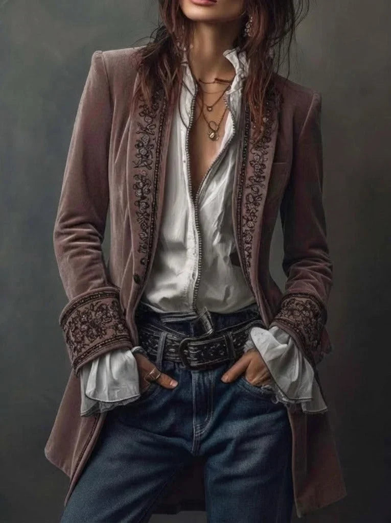 Lange Samtjacke mit Stickerei