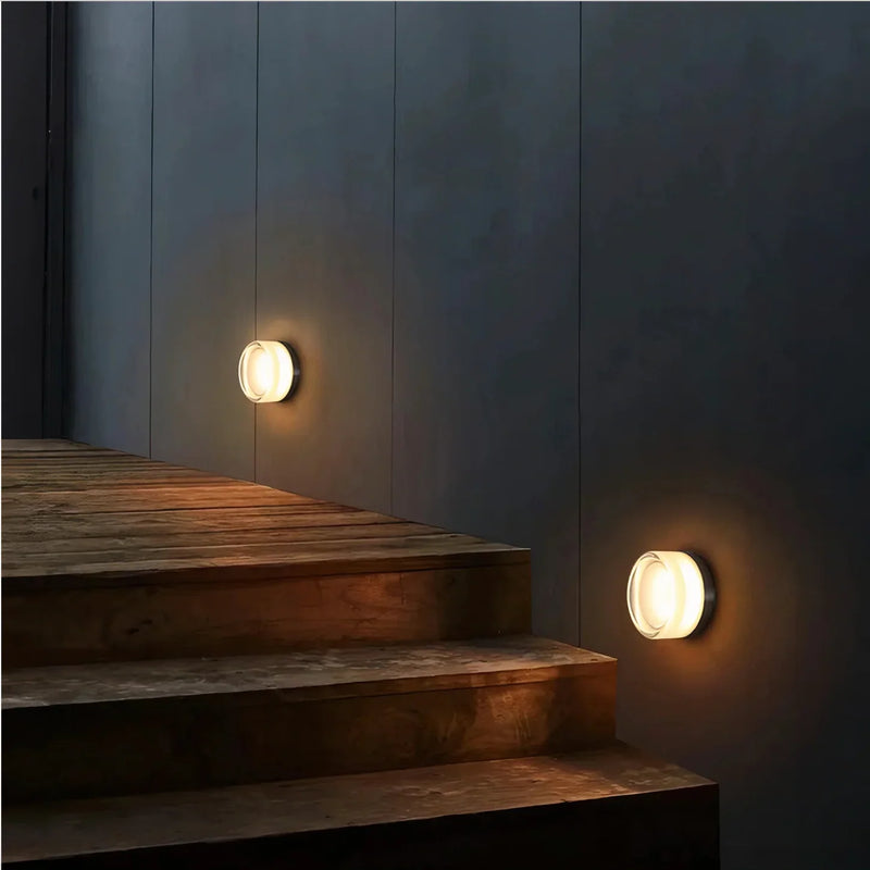 Runde dimmbare Wandleuchte mit konzentrischer Lichtscheibe