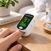 Kompaktes Finger-Pulsoximeter mit beleuchtetem Display am Finger
