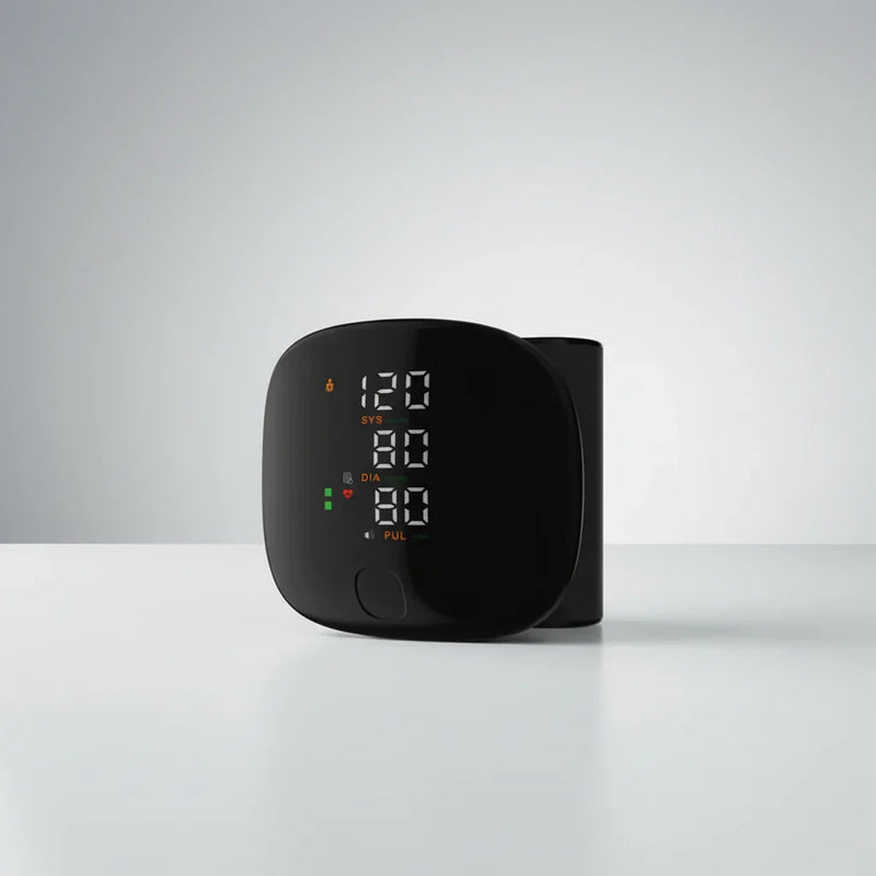 Schwarzes digitales Blutdruckmessgerät mit Handgelenk-Manschette und Anzeige