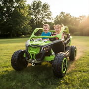 Grüner zweisitziger Kinder-Elektrobuggy mit Überrollbügeln und profilierten Reifen