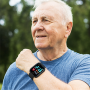 Fitnessuhr mit rechteckigem HD-Display, Armband und Gesundheitsanzeigen