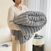 Flauschige Kuscheldecke mit Wellenstruktur
