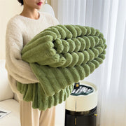Flauschige Kuscheldecke mit Wellenstruktur