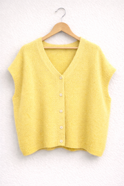 Flauschiger Oversized-Pullunder mit Knöpfen