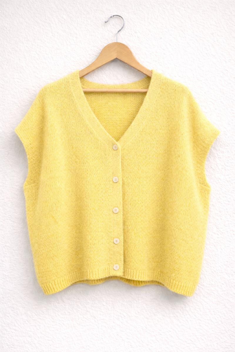 Flauschiger Oversized-Pullunder mit Knöpfen