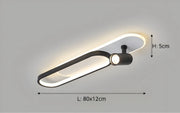 Lineare LED-Deckenleuchte mit schwenkbaren Spots
