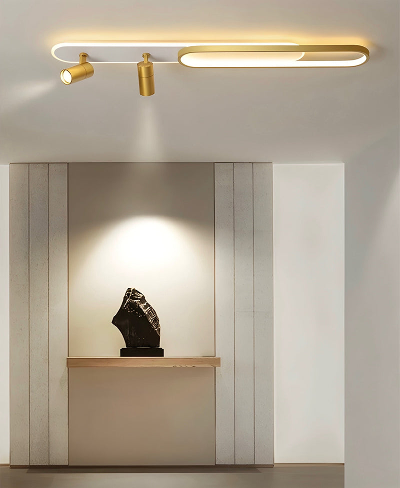 Lineare LED-Deckenleuchte mit schwenkbaren Spots