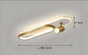 Lineare LED-Deckenleuchte mit schwenkbaren Spots