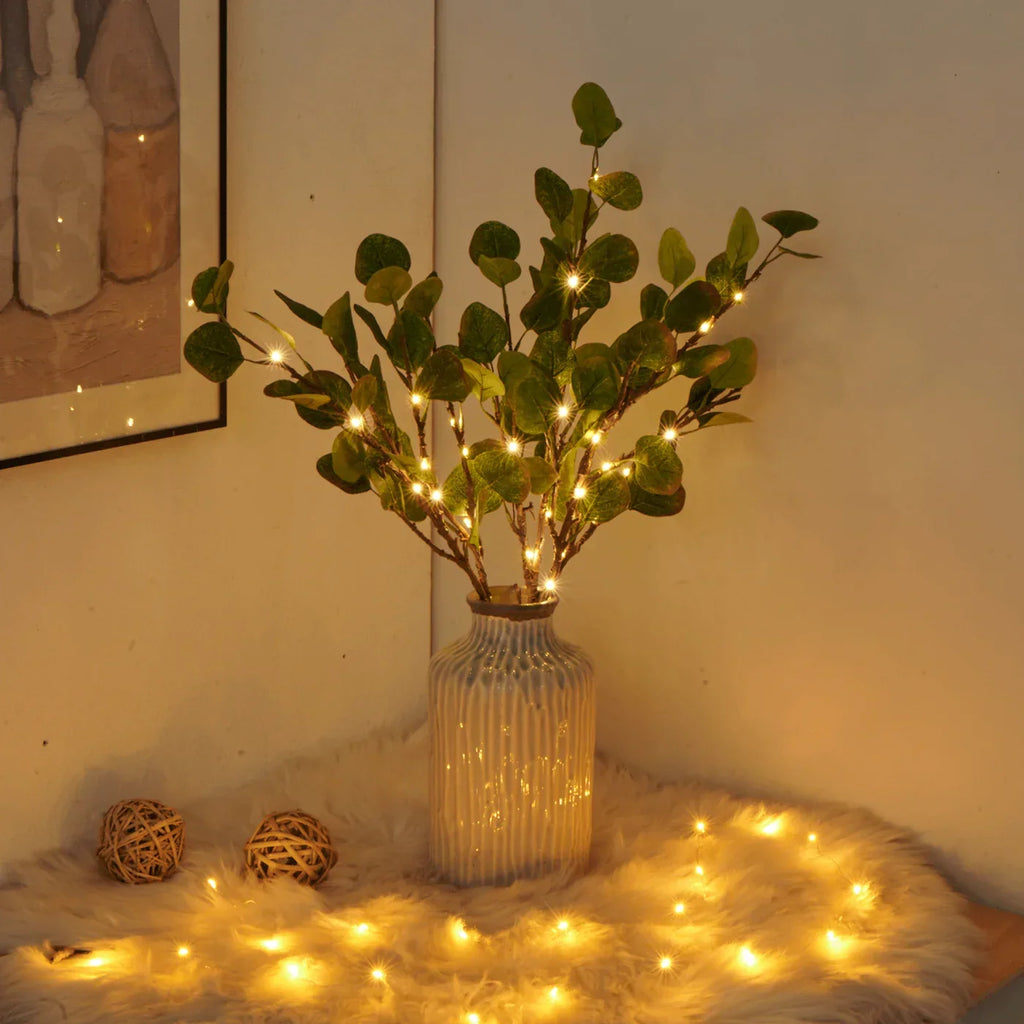 Beleuchtete Deko-Zweige mit warmweißen LEDs
