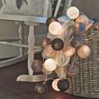 LED-Lichterkette mit gewebten Baumwollkugeln