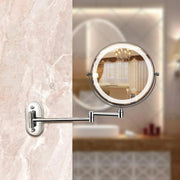 Runder beleuchteter Wandspiegel mit schwenkbarem Gelenkarm im Badezimmer