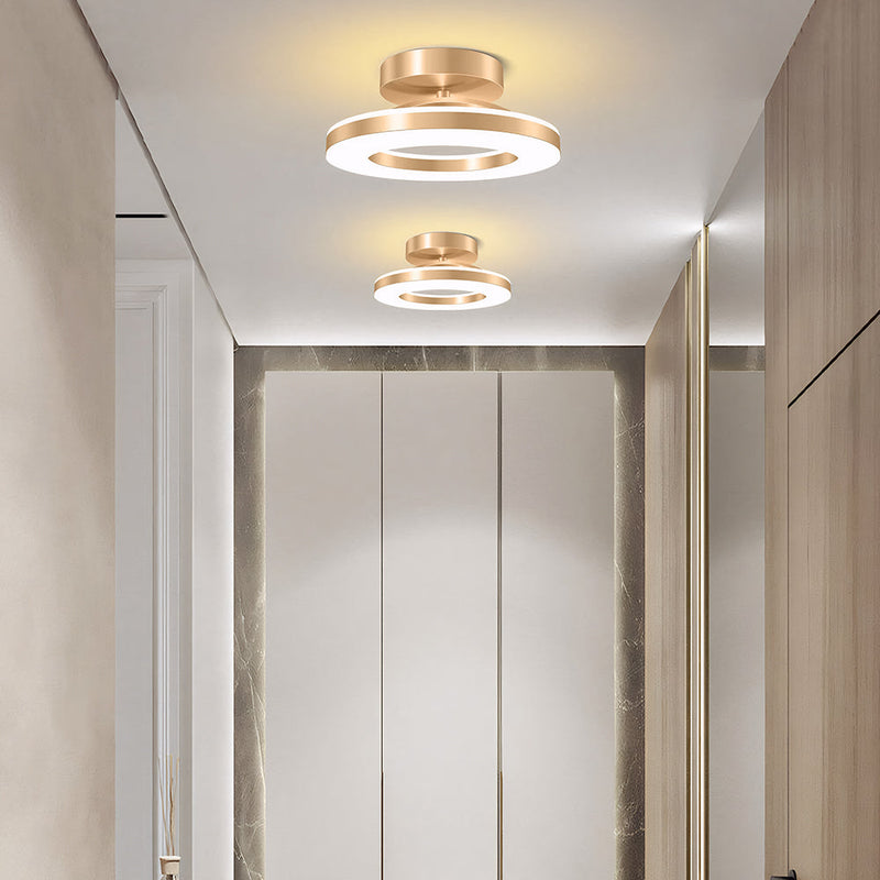 Flache LED-Deckenleuchte mit zwei ringförmigen Leuchtflächen