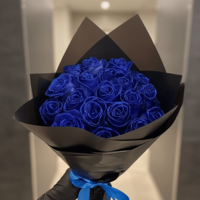 Künstlicher Rosenstrauß mit Glitzer