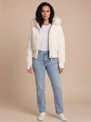 Kurze Damen-Steppjacke mit Fellkapuze