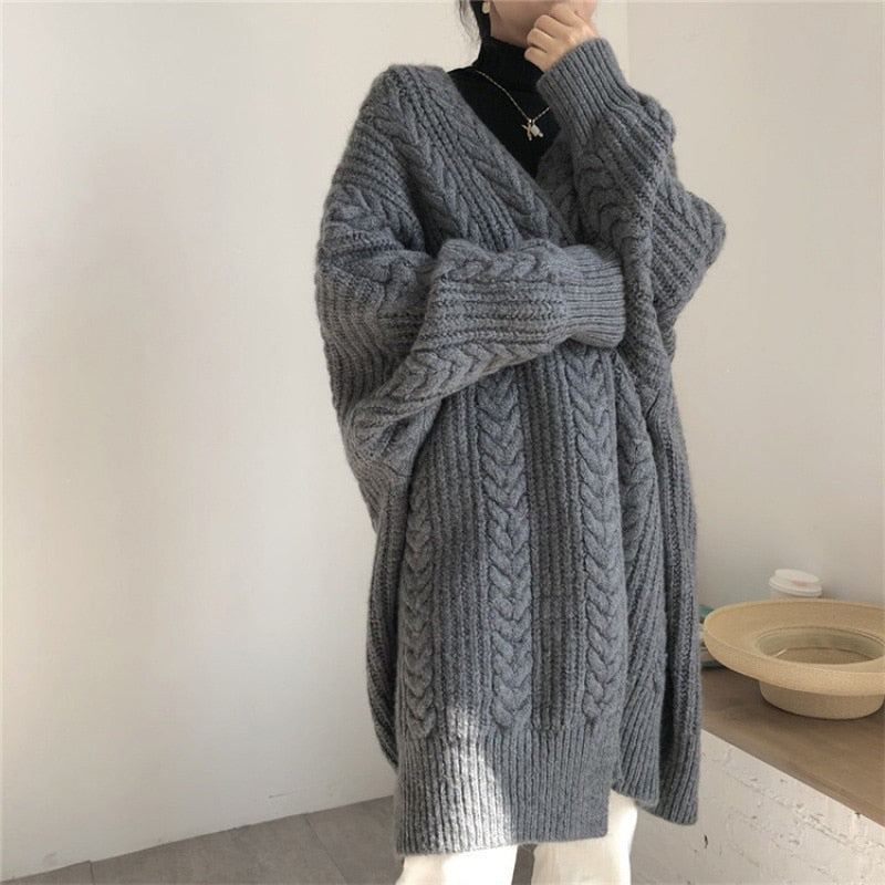Lange Oversized-Strickjacke mit Zopfmuster