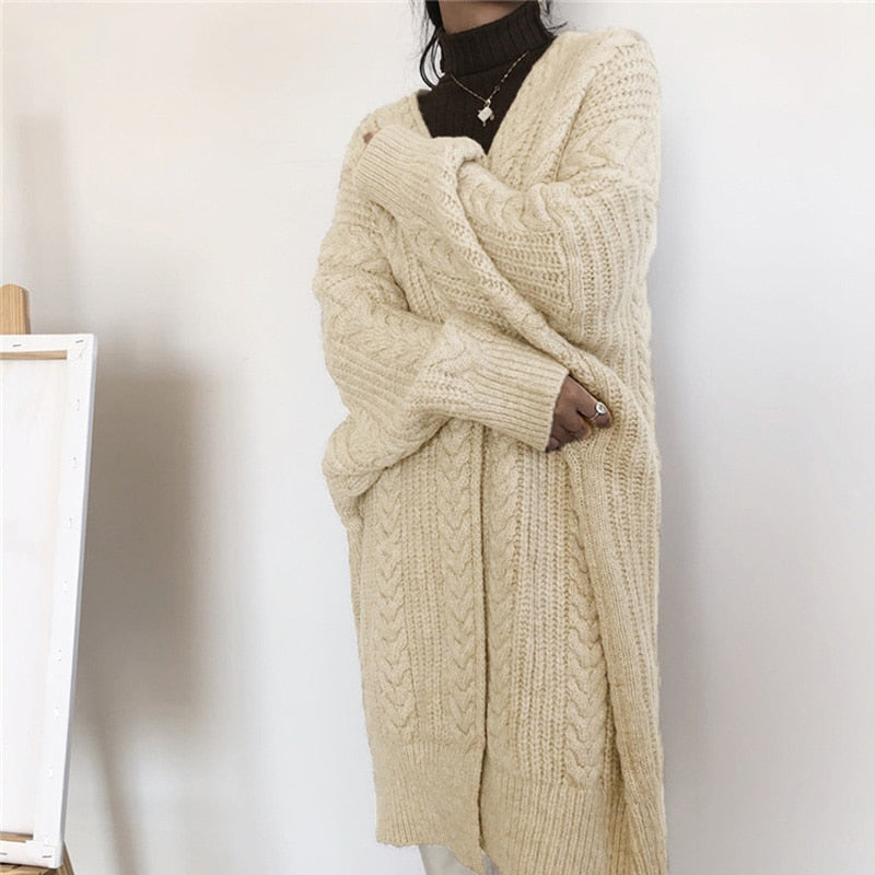 Lange Oversized-Strickjacke mit Zopfmuster