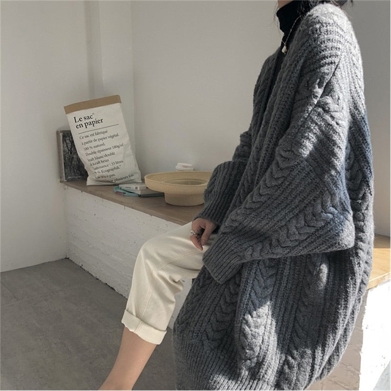 Lange Oversized-Strickjacke mit Zopfmuster