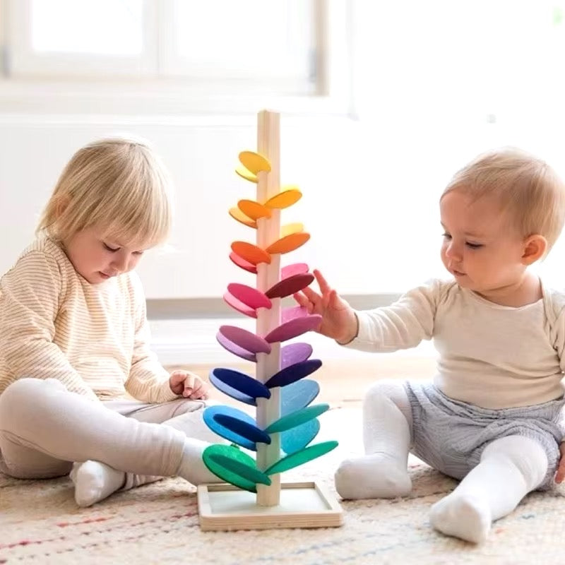 Regenbogen-Murmelturm aus Holz