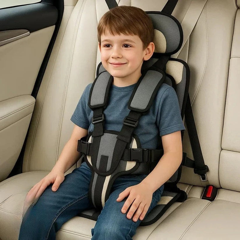 Faltbarer Kinderautositz mit Rückenlehne, Kopfstütze und integriertem Gurtsystem