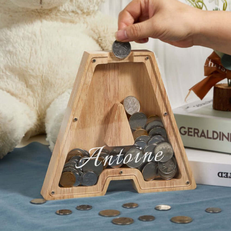 Personalisierte buchstabenförmige Holz-Spardose mit Sichtfenster und Namensbeschriftung